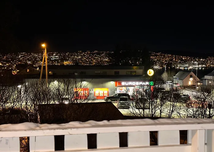 Cozy House In The Heart Of Tromsdalen. Central